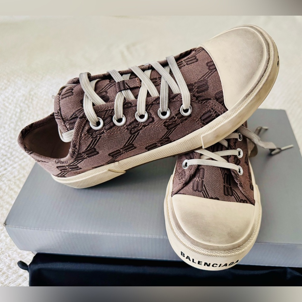🔥NEW ~Balenciaga Paris Low-Top Sneakers
Authentic Brand New with tags🔥🔥 - Picture 5 of 9